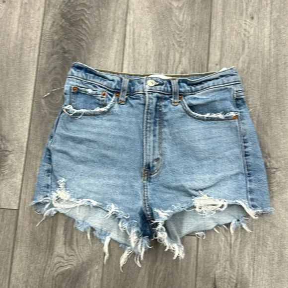 Abercrombie and Fitch High Rise Mom Short - Picture 2 of 6